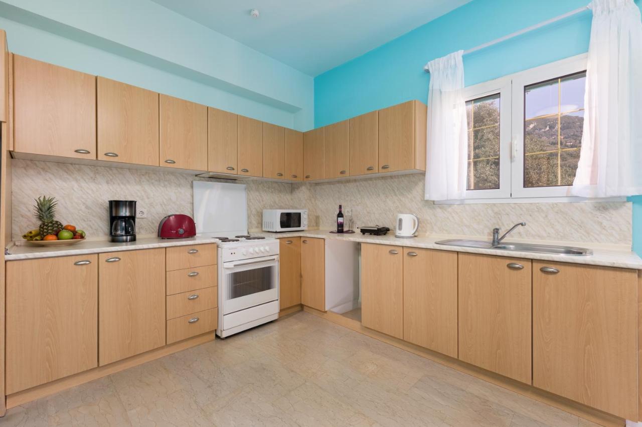Poseidon Suites By Corfuescapes Агиос Гордиос Екстериор снимка